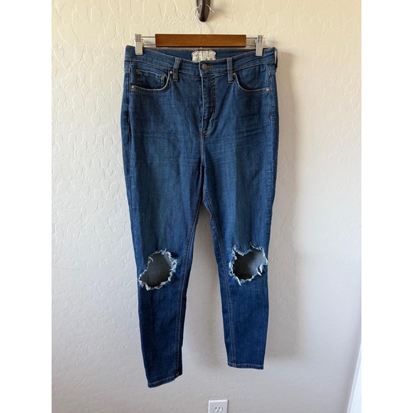 FreePeople Jeans Womens US 30R Blue Distressed Ripped Knee Casual Urban - Picture 1 of 4